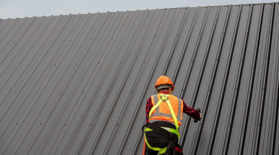 Professional gutter cleaning in Fluvanna, TX